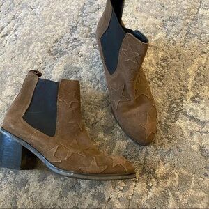 Star-Embellished Brown Heeled Boots